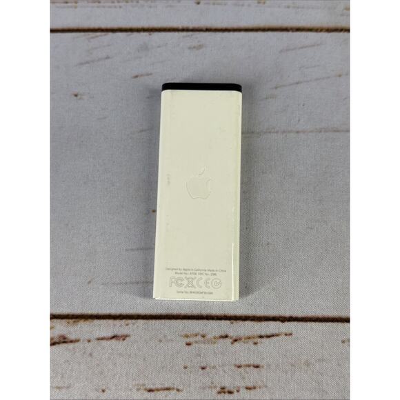 Genuine Apple A1156 Remote Control For Apple Tv Macbook Imac Mac Pro - Picture 2 of 2